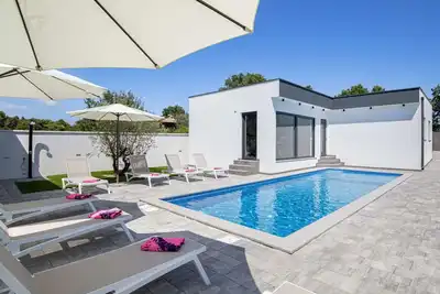 Image de Maison de vacances privée avec Wifi, climatisation, piscine privée, Tv, terrasse, animaux admis
