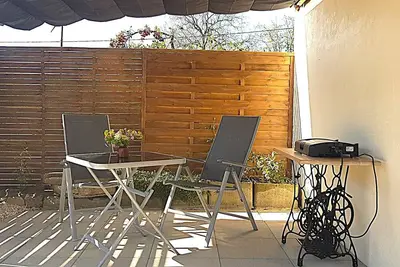 Image de Pretty studio on the farm with covered seating area