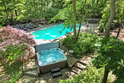 Image de Juniper Presents: Oasis in the Woods w/ Hot Tub, Pool + Pizza Oven