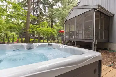 Image de Juniper Presents: La Maison du Lac: Hot Tub + Fire Pit Near Dunes