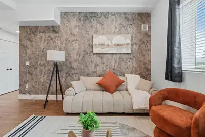 Image de 2br Slc Gem Steps from City Creek