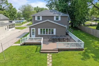 Image de The Lake Geneva Lodge - Walkable to\nDowntown & Beach
