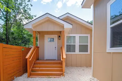 Image de Historic Comfort 2br/1ba Guesthouse Near Riverwalk