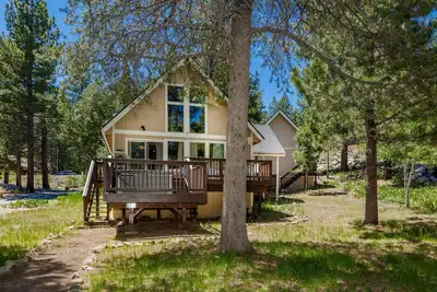 Image de Alder Creek Paradise – Tree-lined Cabin Stay for 7