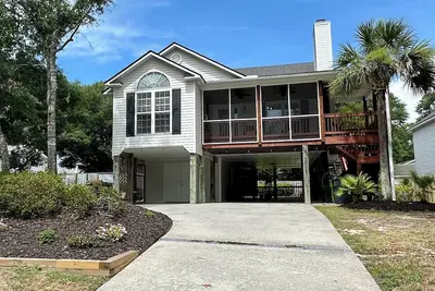 Image de Escape to Basil’s Beach Bungalow, a charming 3bed 2bath in beautiful Oak Island.