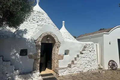 Image de Trullo rénové avec piscine