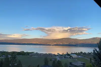 Image de Private spacious lower level of our home with outstanding views of Lake Okanagan