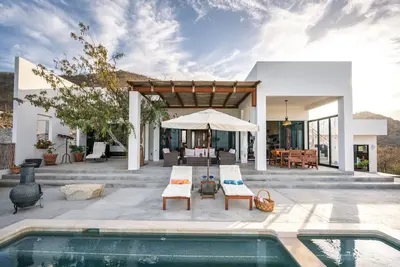 Image de Montebello Pool House-3 Bd