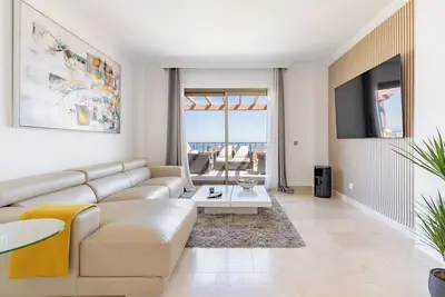 Image de Penthouse 2br with Sea Views & Heated Pool