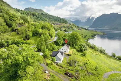 Image de The Oak Courtyard - Charming 3-bedroom estate in Etne, Vestland
