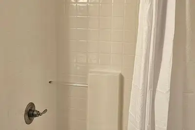 Image de Nice 3-bedroom house with Ac in peaceful Hartfield