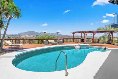 Image de Casa sunset Modern 2br/1ba in Fletcher Hills with beautiful sunset views, pool