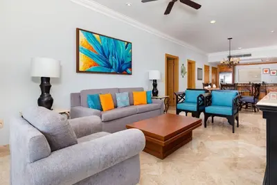 Image de Elegant 2br Retreat with Balcony at Riviera Nayari