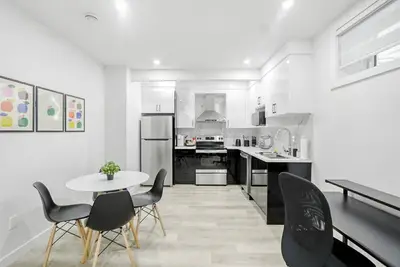 Image de Quiet & Private 2 Bedroom Basement in Sw. Banff Access