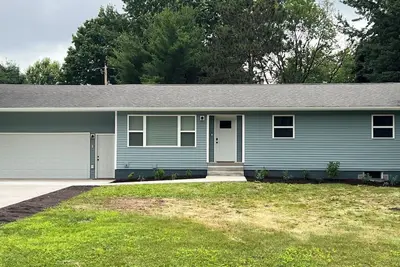 Image de Newly remodeled 3 bedroom house steps from Granite Peak Ski Hill