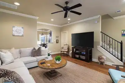 Image de Rebel Belle - Convenient Stylish New 2 Br Condo. Entire Home in Oxford, Ms.