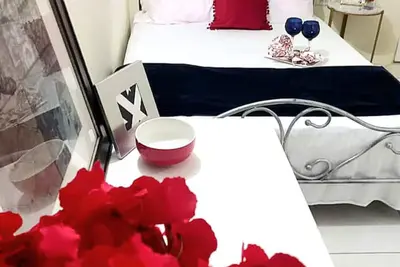 Image de Cozy 1-bedroom apartment with WiFi, Ac and mins to Airport