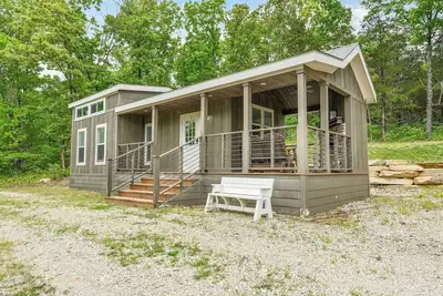 Image de Branson Tiny Home on 52 Acres w/ Private Stocked Pond 1/4 mile hike from home!