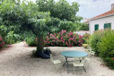 Image de Maison de charme  ancienne rénovée, à 500 m de la mer, dans village typique