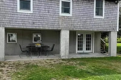 Image de Charming 2-bedroom house in Mattapoisett 2 minute walk to the beach, WiFi, Ac
