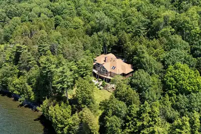 Image de Rustic-modern Lake House in Milton Near Burlington and Eagle Mountain