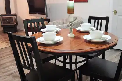 Image de Spacious Apartment across from Golf Course/Patio overlooking Parklike Backyard