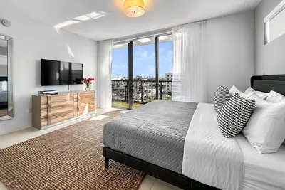 Image de Stylish and Spacious 2bd Terrace Apt | Balcony, Kitchen and Daily Housekeeping