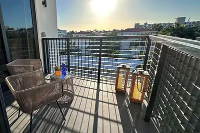 Image de Spacious and Comfortable Skyline 1bd Apt | Balcony, Kitchen and Daily Housekeeping