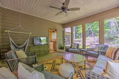 Image de Hot Tub Soaks, Starlit S'mores, Fireside Reads & Nearby Golf, Pools & Trails - Wandering Creek