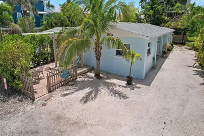 Image de McBean Point: Dog Friendly! Walk to Bean Point! by Anna Maria Life Vacation Rentals