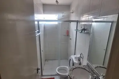 Image de Practicality and comfort close to the waterfront. Furnished, garage and security.