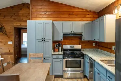 Image de Cozy 3-bedroom cabin w/WiFi, Hot tub & Sauna in serene Cherry Log/ Blue Ridge