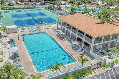 Image de Johnnys Island Palm | Walk to Siesta Key Beach, Marina, Dining & Pool