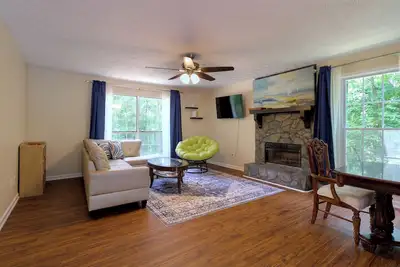 Image de Renovated 3br Family Retreat at LakePoint - Firepit, Patio and a Ping Pong Table