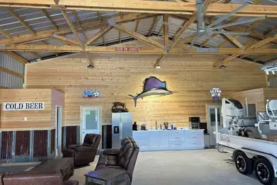 Image de Private 2 Bedroom Barndominium with Plenty of Parking & Dog Friendly