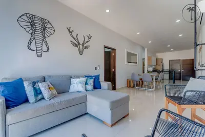 Image de Beautiful apartment with a pool near the beach.