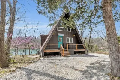 Image de Inviting Lakefront A-Frame Cabin