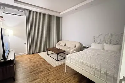 Image de Studio with Master Bed & Self Entry