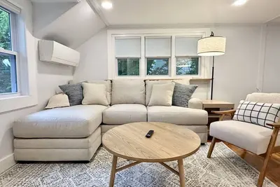 Image de New Renovated 2br Apt in Downtown Swh! [Moonwake]