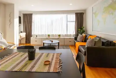 Image de Private 2br House with Garage Great Central Location