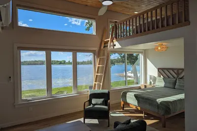 Image de Bright and modern tiny home on the lake!