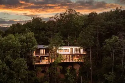 Image de Skyview Treehouse- luxury with breathtaking views