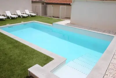 Image de Nid douillet cosy et climatisé, avec piscine et terrasse dans propriété privée!