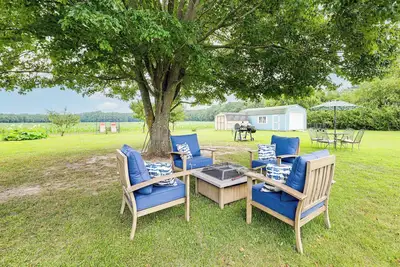 Image de Getaway on 1/2 Acre w/ Deck in Georgetown