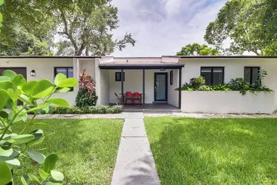 Image de 5 Mi to Beach: Group Getaway w/ Yard in Miami