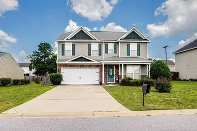 Image de 3 Mi to Village at Sandhill: Family Home w/ Yard!