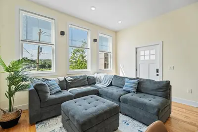 Image de Brand New Family Home! The Game Room at City Key