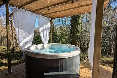 Image de chalet Grand ChĂŞne avec Spa 4 Ă 5 personnes - 4 pers. inclus dans le tarif