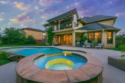 Image de Spacious 7-bedroom luxury estate w/pool, fenced yard, sleeping 16 people