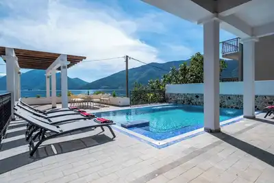 4-bedroom villa in wonderful Strp, Kotor with WiFi, fitness room